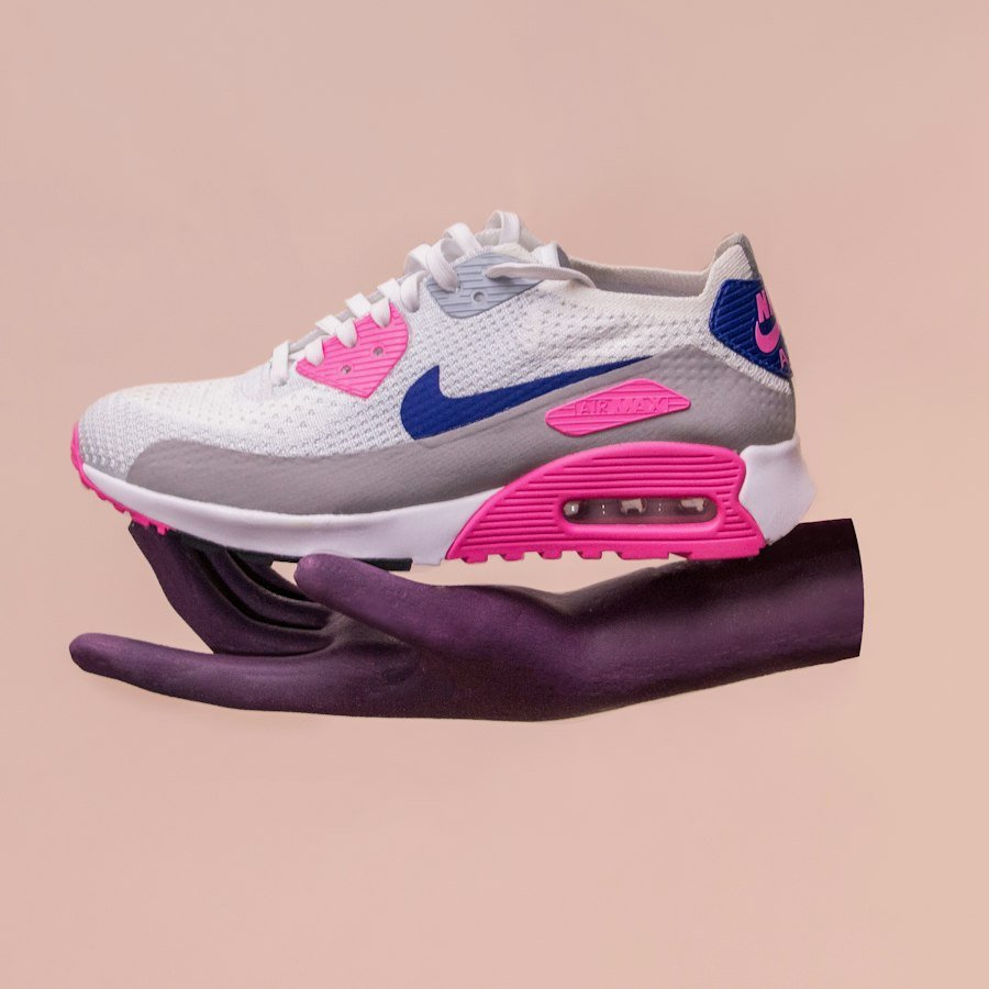 Nike Air Max 90 Pink — Nike wholesale women's footwear